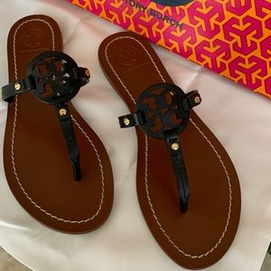 Tory Burch Black Leather Thong Sandal size 6.5  excellent condition